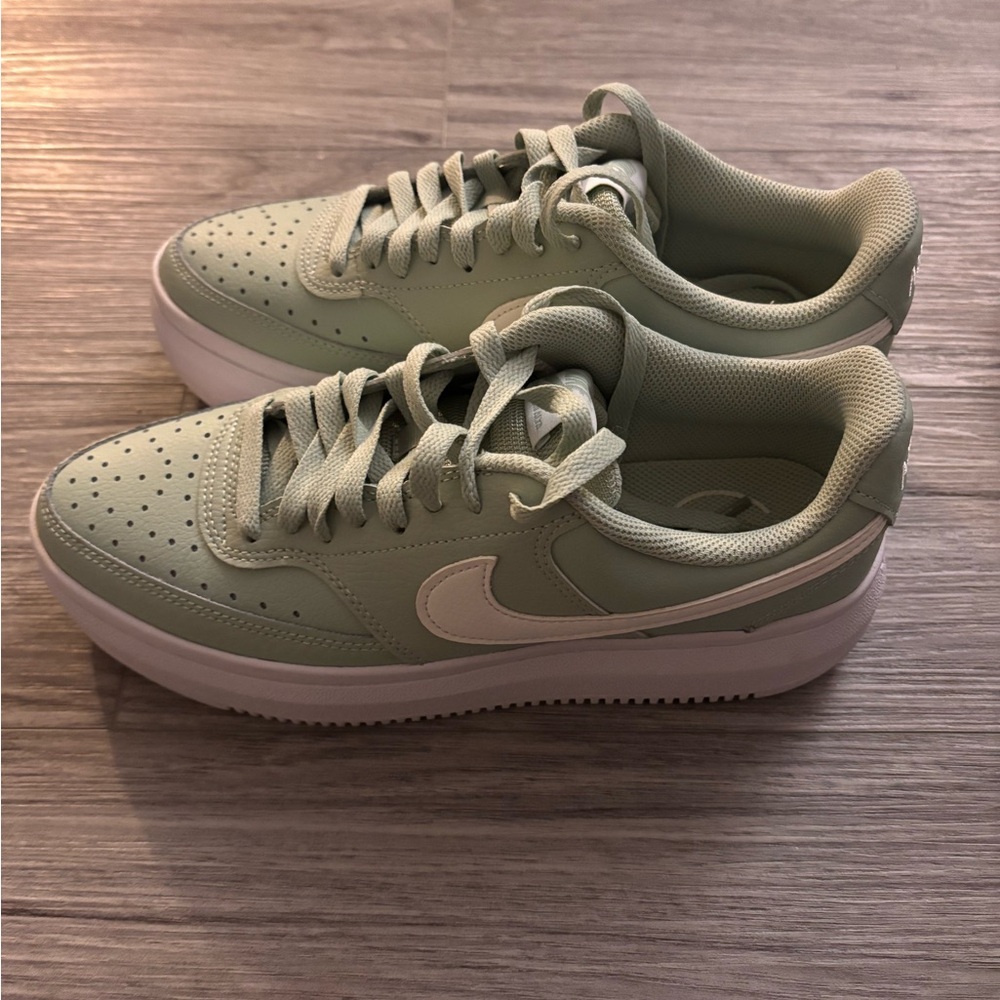 Nike Green and White Platform Shoes with Suede Upper and Swoosh Logo